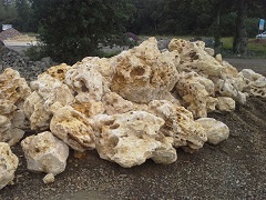 roche percee calcaire beige